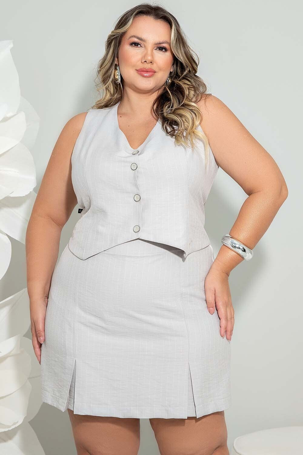 Conjunto Plus Size Risca de Giz Bege